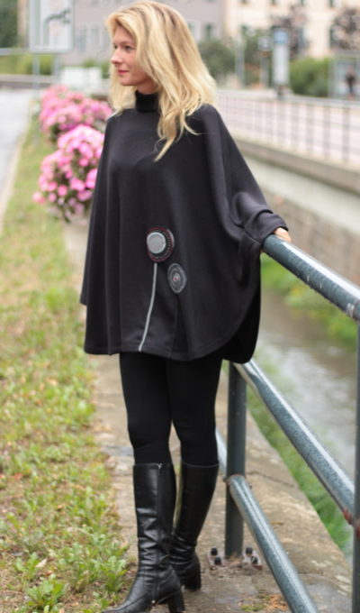 handgemachte Mode – LaJuPe - Poncho schwarz